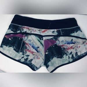 Lululemon: womens size 10 shorts